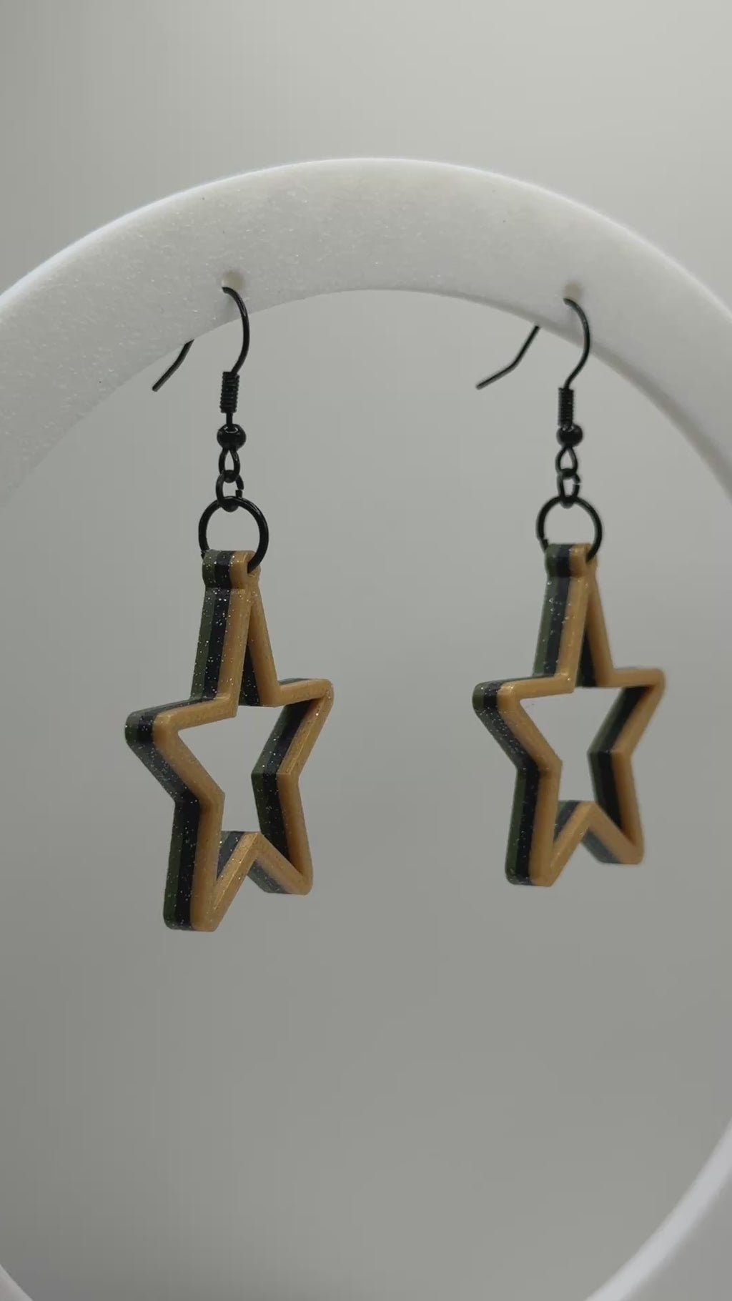 Gold Star Earring - Medium