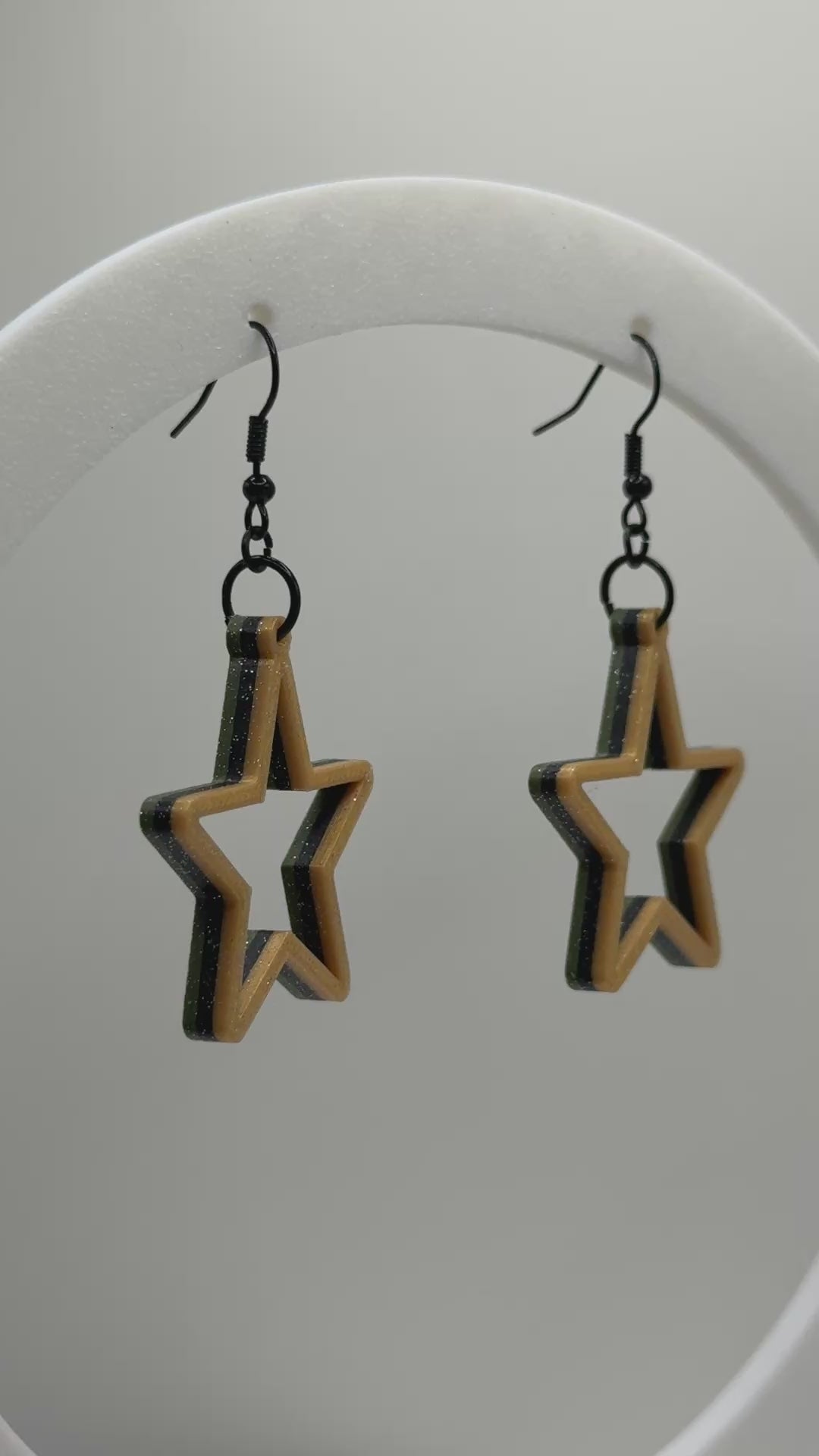 Gold Star Earring - Medium